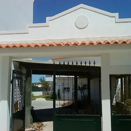 Lovely 1-bedroom In Olhos De Agua דירה *